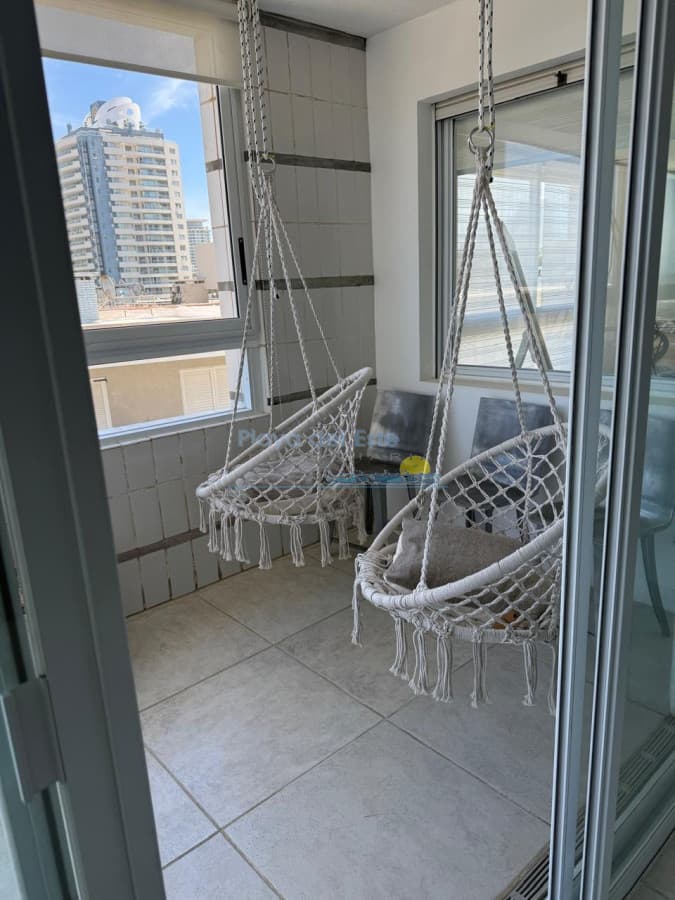 Apartamento en venta de 3 dormitorios y servicio en Torre Nueva York , Punta del este , Playa brava  - Inmobiliaria Playa del Este