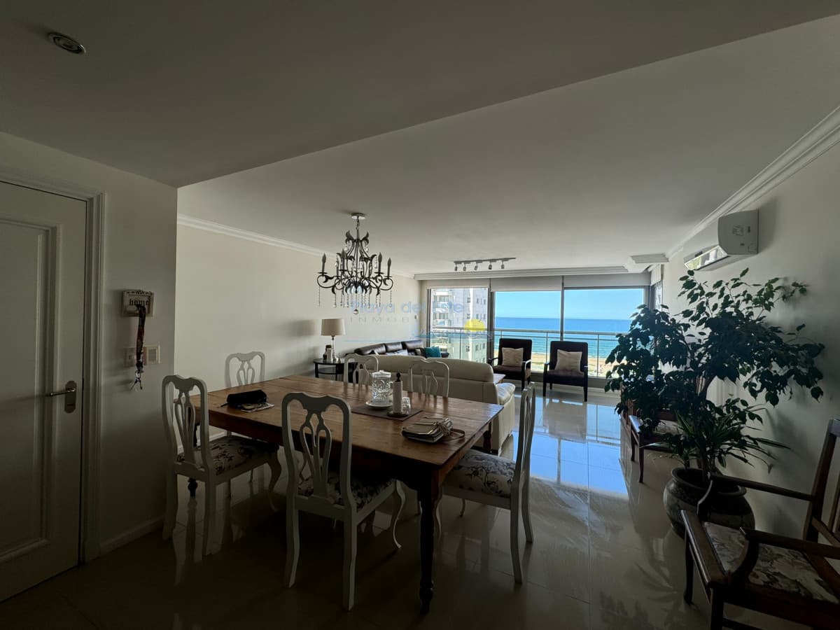 Apartamento en Alquiler de 3 dormitorios en Torre Imeriale , Punta del este , Playa brava  - Inmobiliaria Playa del Este