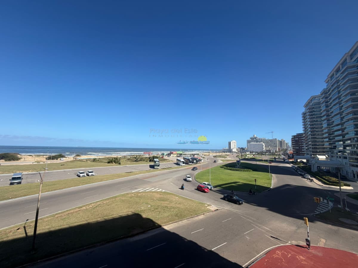 Apartamento en venta de 2 dormitorios en Punta del este , Playa brava , - Inmobiliaria Playa del Este