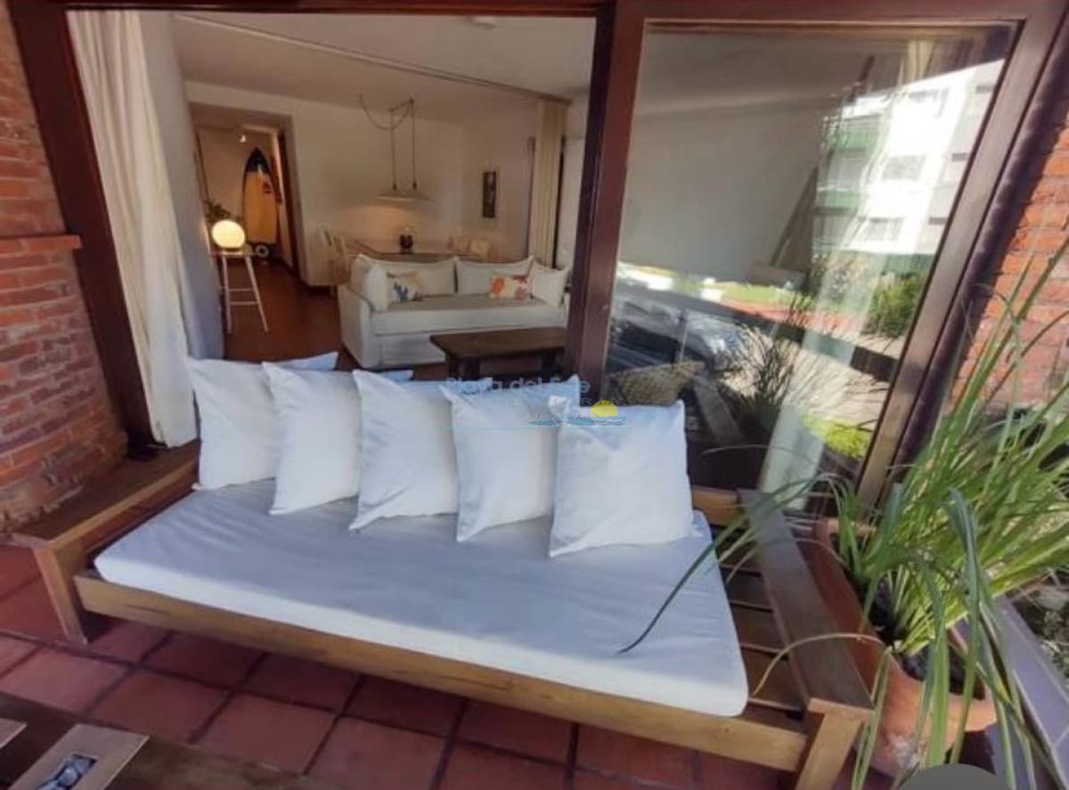 Apartamento de 1 dormitorio en alquiler temporal en Punta del este , Frente al mar , península  - Inmobiliaria Playa del Este