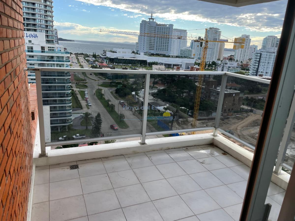Apartamento de 2 dormitorios en Edificio Long beach , playa brava , Punta del este  - Inmobiliaria Playa del Este