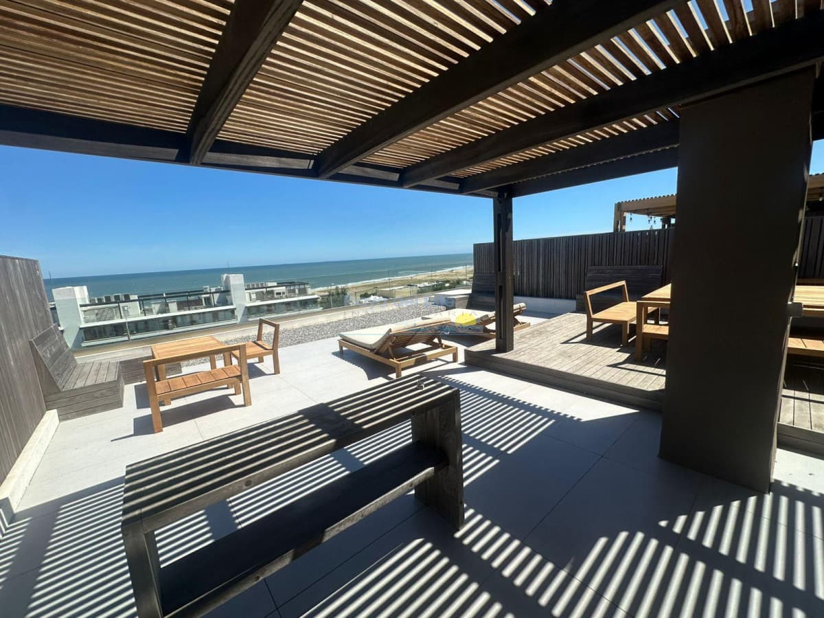 Apartamento en alquiler temporal  de 3 dormitorios en Manantiales , Playa Mansa  - Inmobiliaria Playa del Este