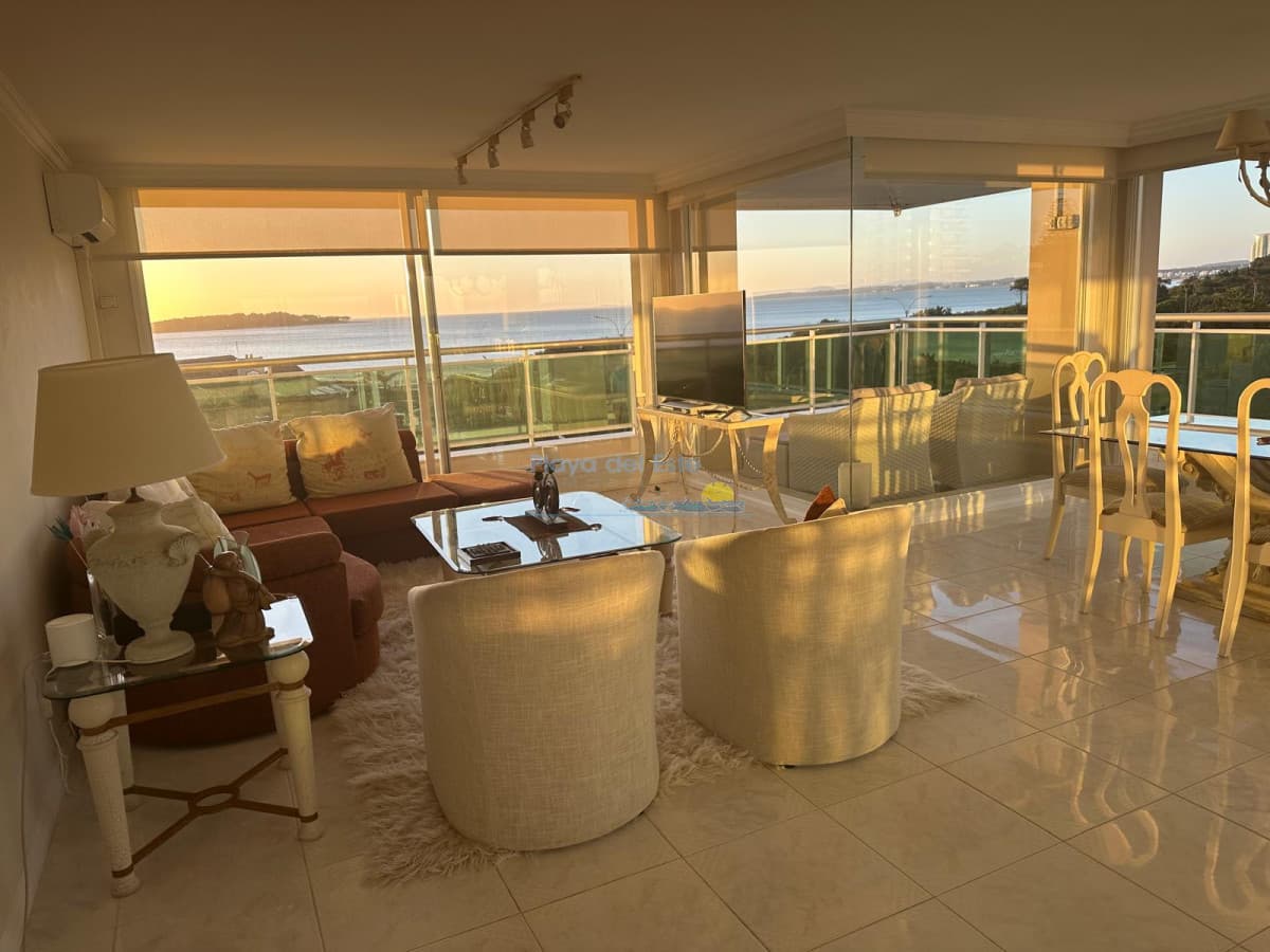 Apartamento en Alquiler temporal de 3 dormitorios en Coral Tower , Punta del este , Playa mansa  - Inmobiliaria Playa del Este