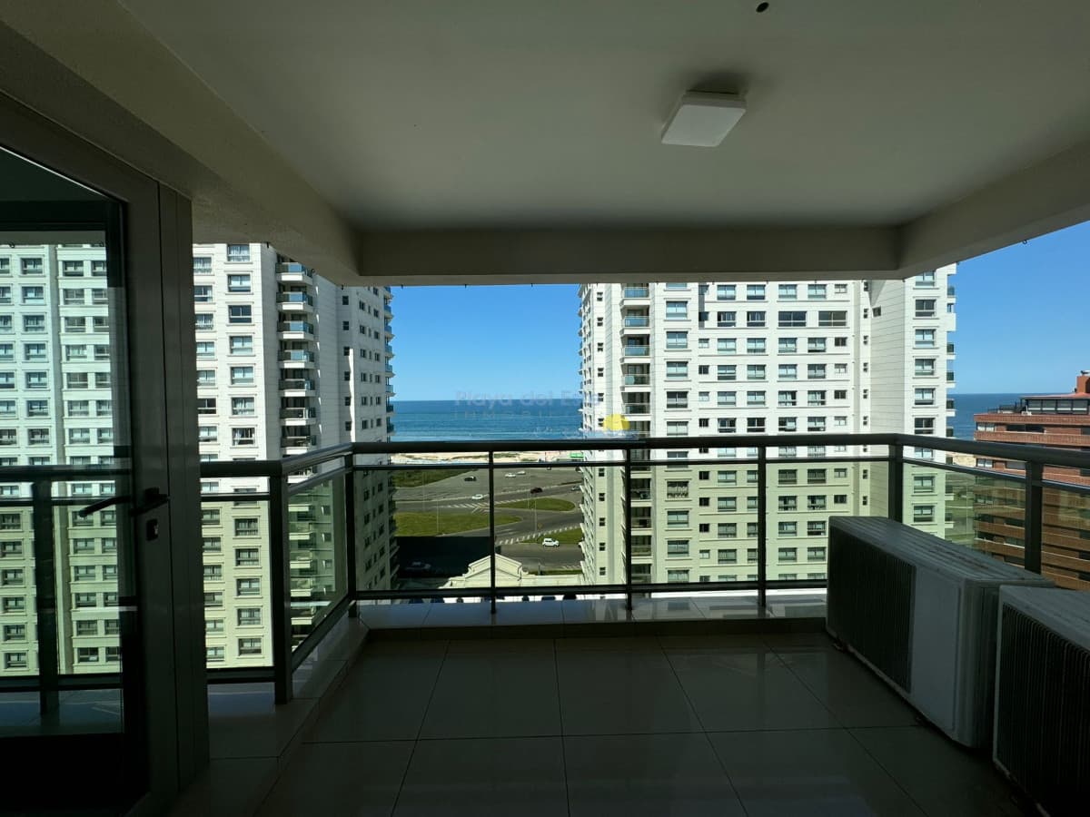 Apartamento en Alquiler de 3 dormitorios en Torre Imeriale , Punta del este , Playa brava  - Inmobiliaria Playa del Este