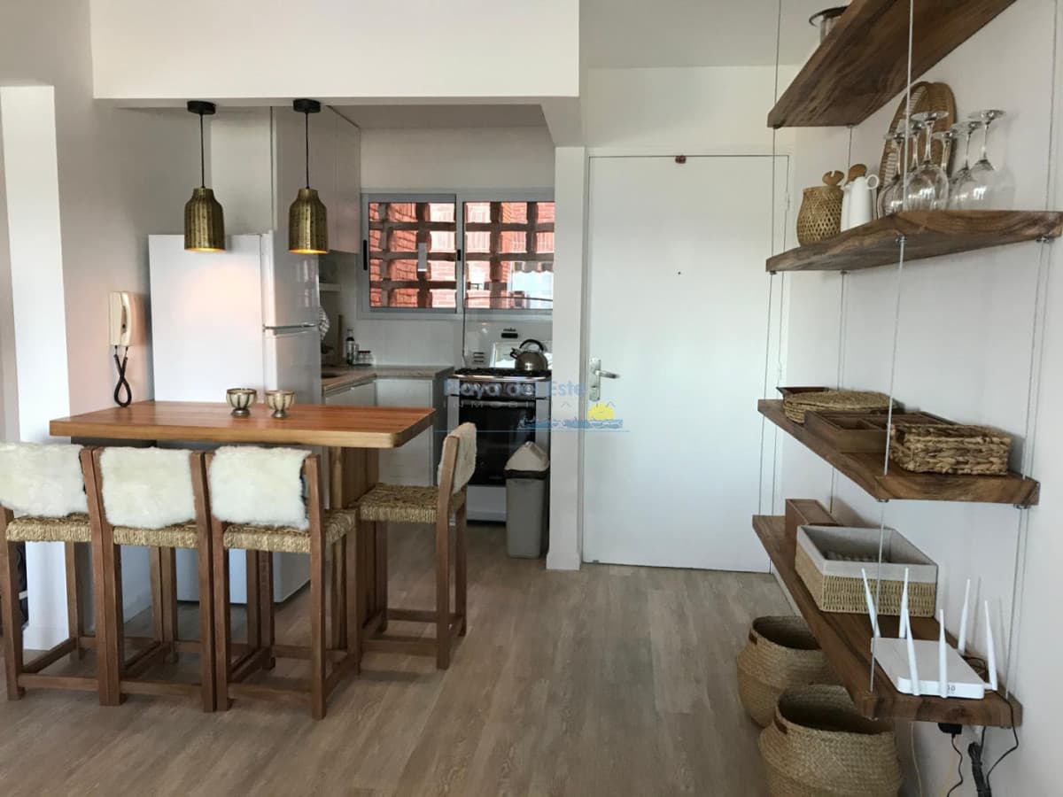 Apartamento en alquiler anual de 2 dormitorios en Punta del este , Playa brava  - Inmobiliaria Playa del Este