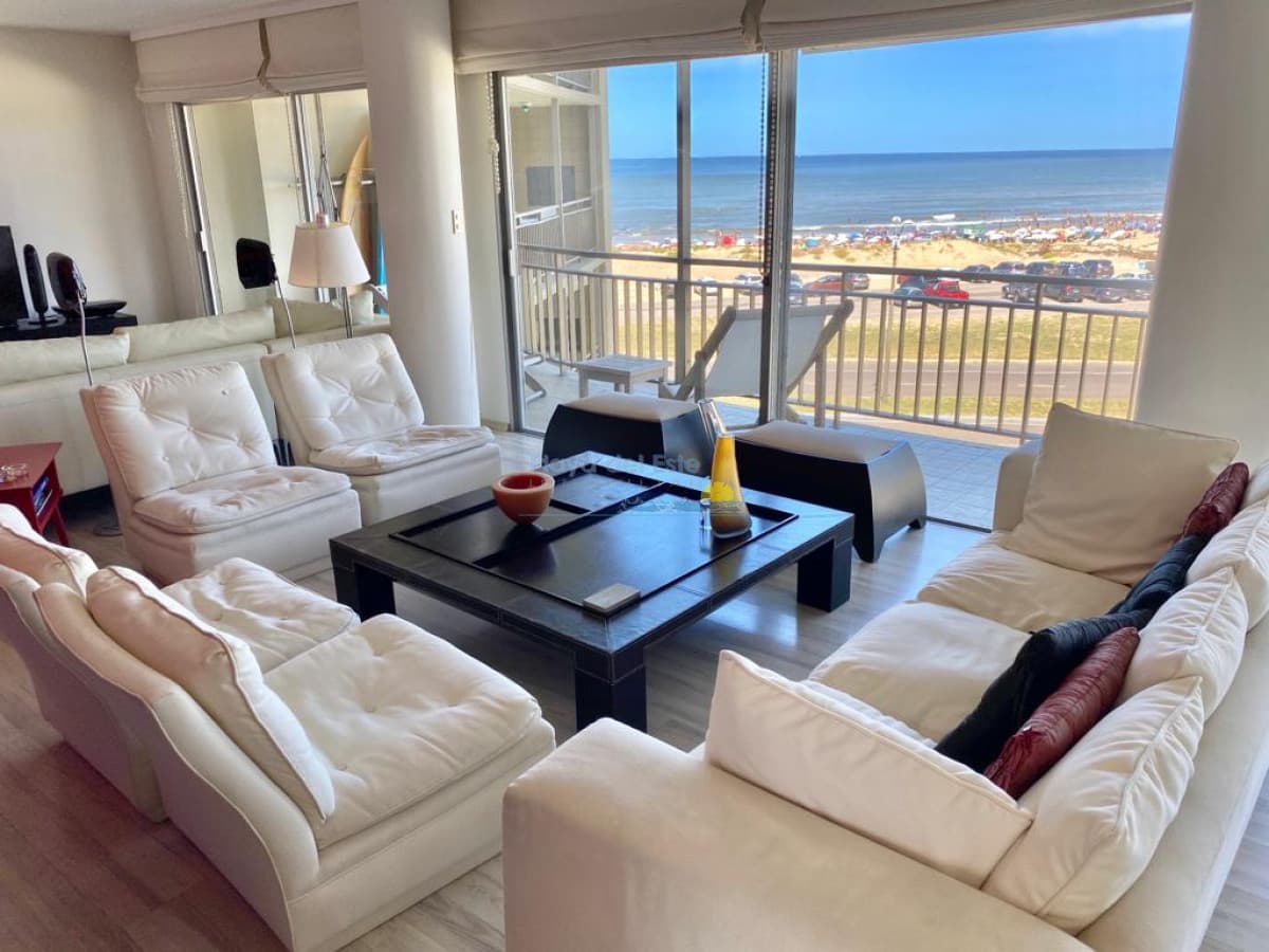 Apartamento en alquiler temporal de 3 dormitorios en Punta del este , Playa brava  - Inmobiliaria Playa del Este
