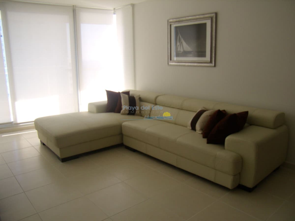 Apartamento en alquiler temporal de 2 dormitorios en Season Tower , Punta del este , Playa mansa  - Inmobiliaria Playa del Este