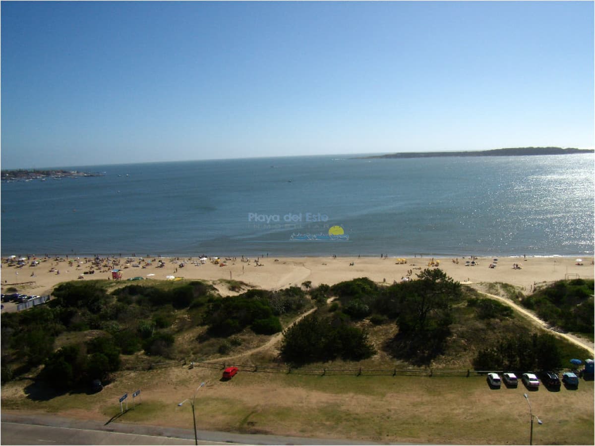 Apartamento en Venta de 3 dormitorios en Punta del este , Playa Mansa , Edificio Tequendama , Frente al mar  - Inmobiliaria Playa del Este