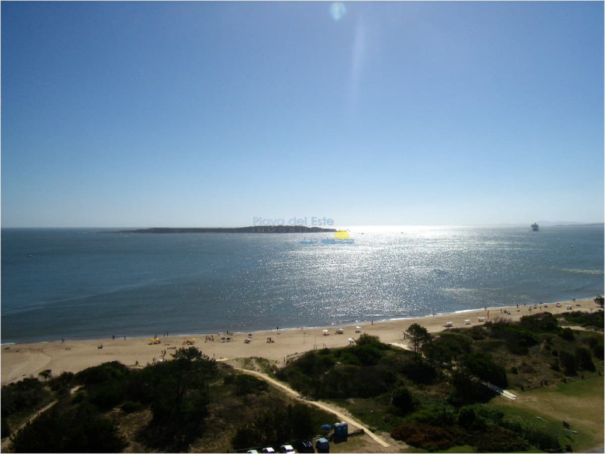 Apartamento en Venta de 3 dormitorios en Punta del este , Playa Mansa , Edificio Tequendama , Frente al mar  - Inmobiliaria Playa del Este