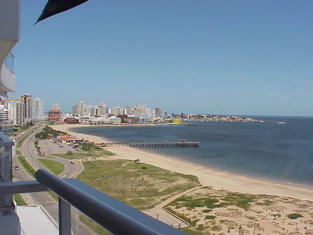 Beverly Tower, piso alto. - Inmobiliaria Playa del Este