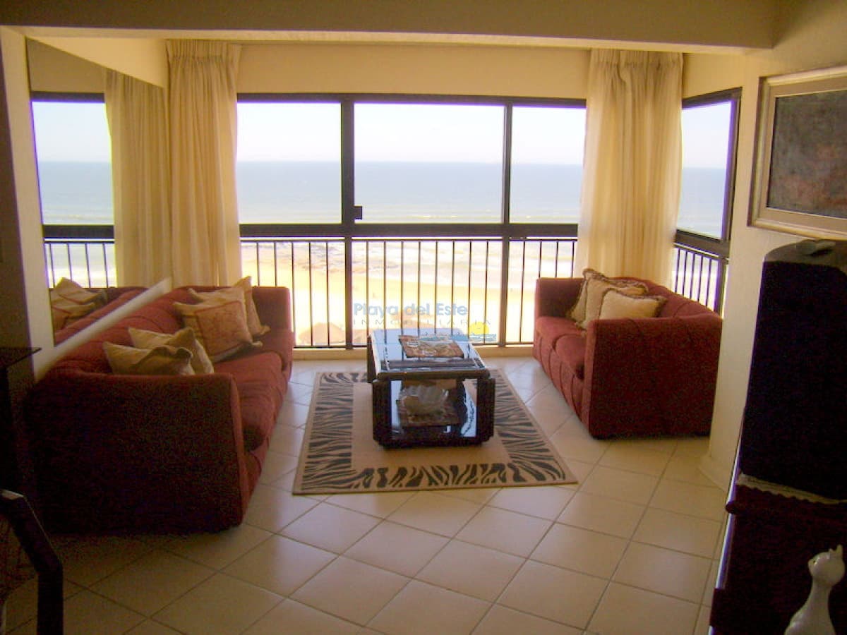 Apartamento en alquiler de temporada de 2 dormitorios en Punta del este ,l Playa brava  - Inmobiliaria Playa del Este