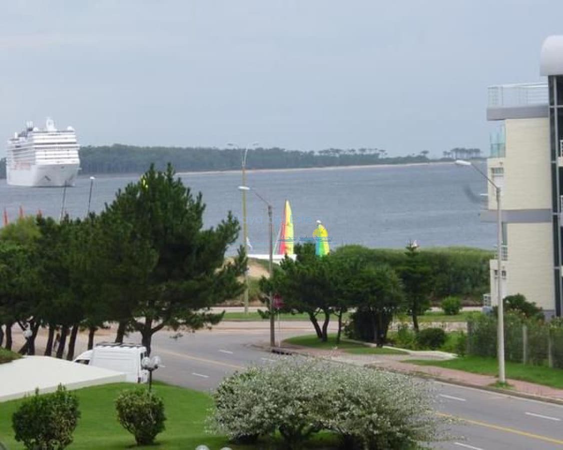 Apartamento en alquiler temporal de 3 dormitorios , Punta del este  - Inmobiliaria Playa del Este