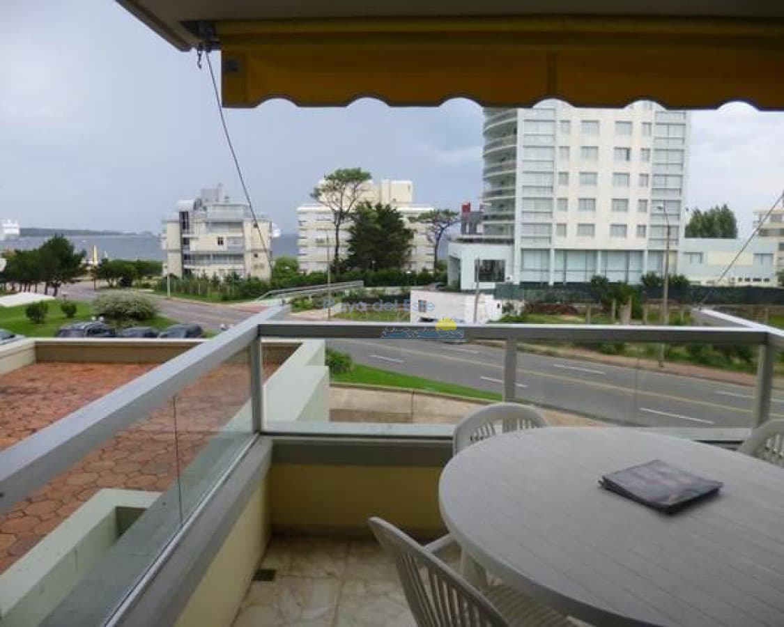 Apartamento en alquiler temporal de 3 dormitorios , Punta del este  - Inmobiliaria Playa del Este