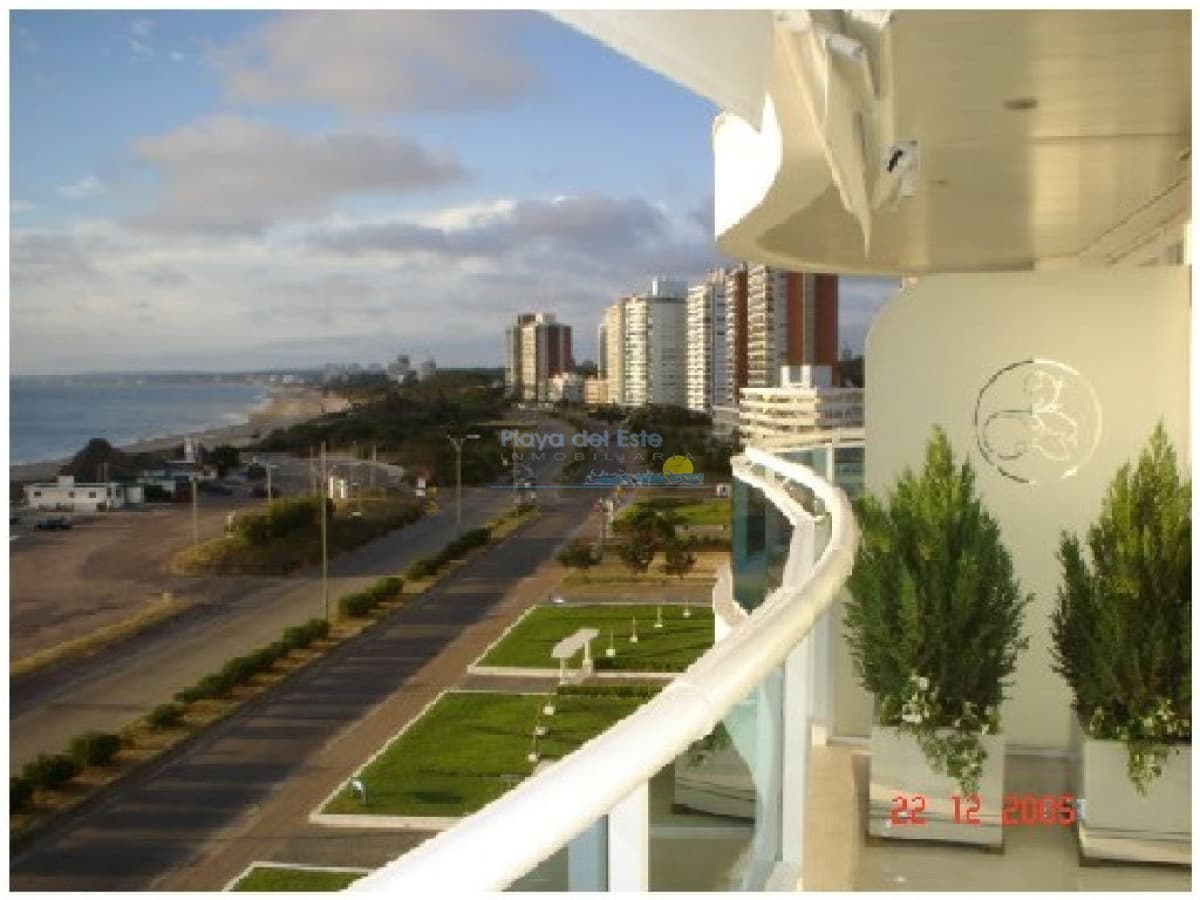 Apartamento en alquiler de temporada en Torre Millenium de 3 dormitorios , Punta del este , Playa mansa  - Inmobiliaria Playa del Este