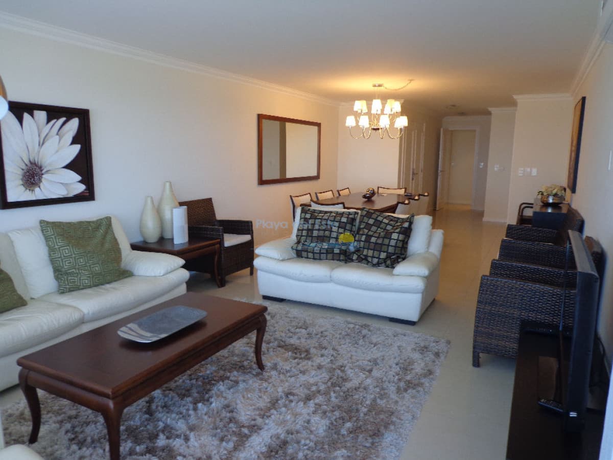 Apartamento en torre imperiale , alquiler de temporada en Punta del este , 3 dormitorios , Playa brava  - Inmobiliaria Playa del Este