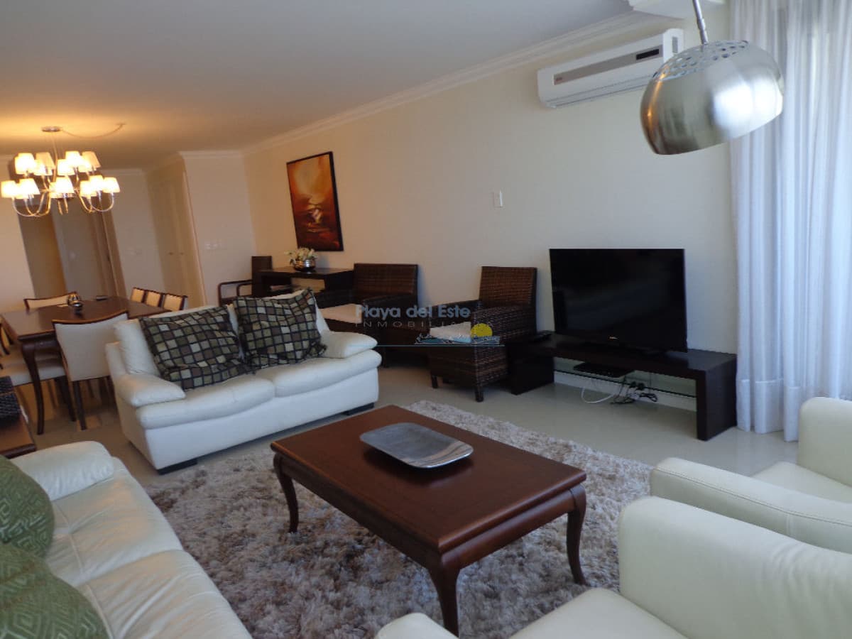 Apartamento en torre imperiale , alquiler de temporada en Punta del este , 3 dormitorios , Playa brava  - Inmobiliaria Playa del Este