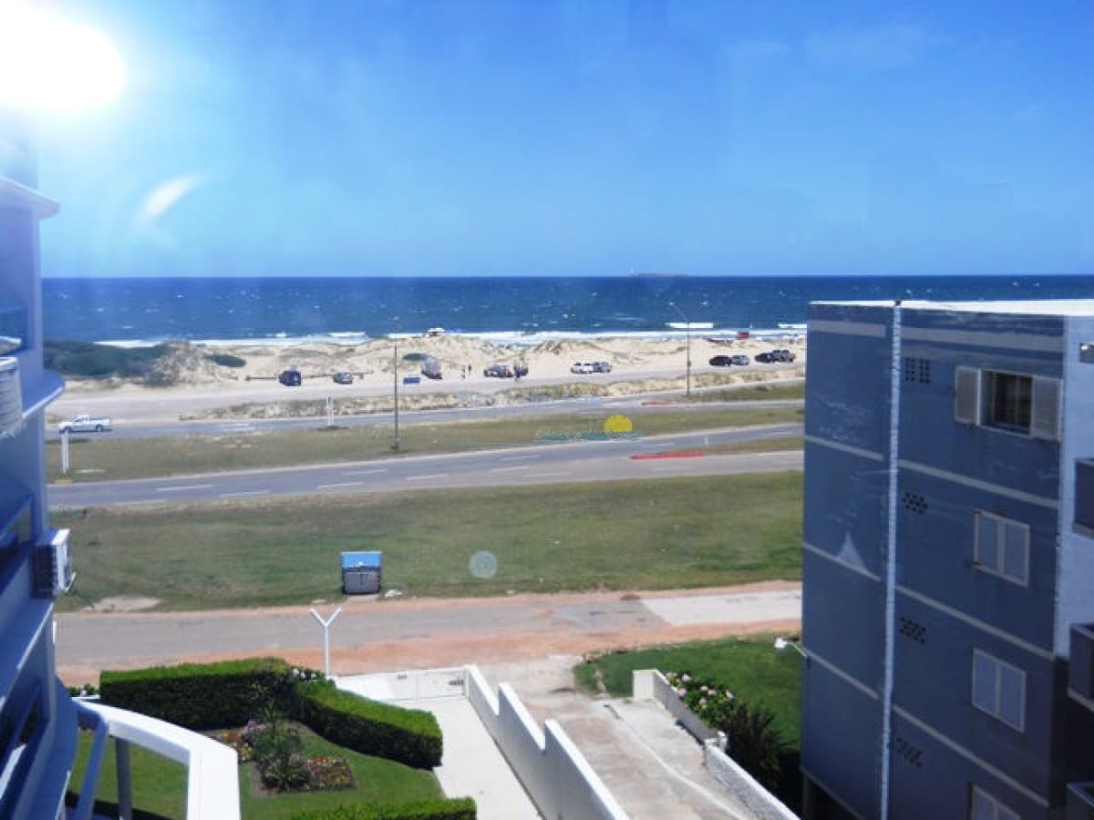 Apartamento en venta de 3 dormitorios y servicio en Torre Nueva York , Punta del este , Playa brava  - Inmobiliaria Playa del Este