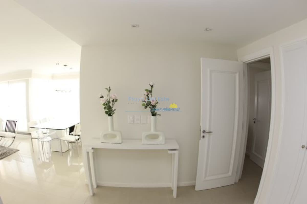 Apartamento en Alquiler de 3 dormitorios en Punta del este , Torre imperiale , Playa Brava   - Inmobiliaria Playa del Este