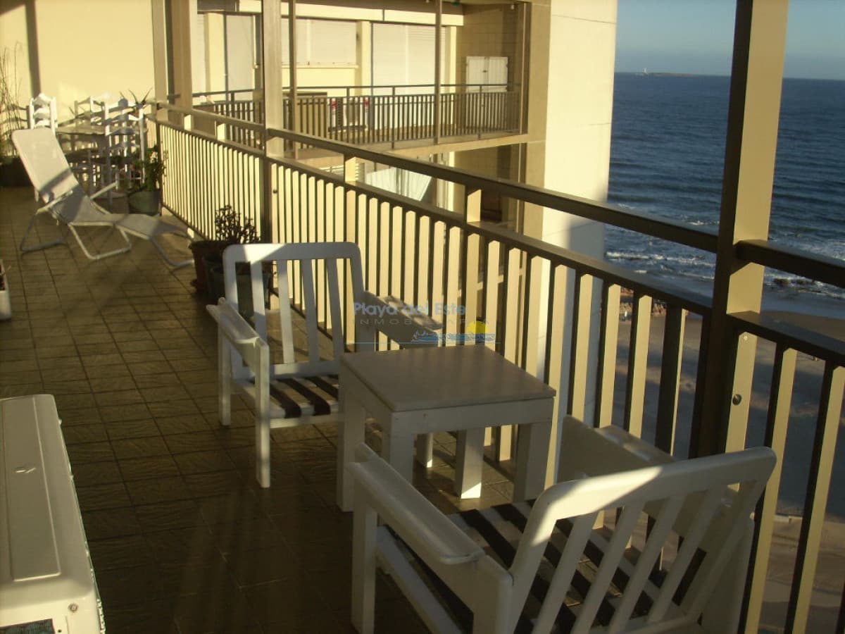 Apartamento de 2 dormitorios en Playa Brava , Punta del este  - Inmobiliaria Playa del Este
