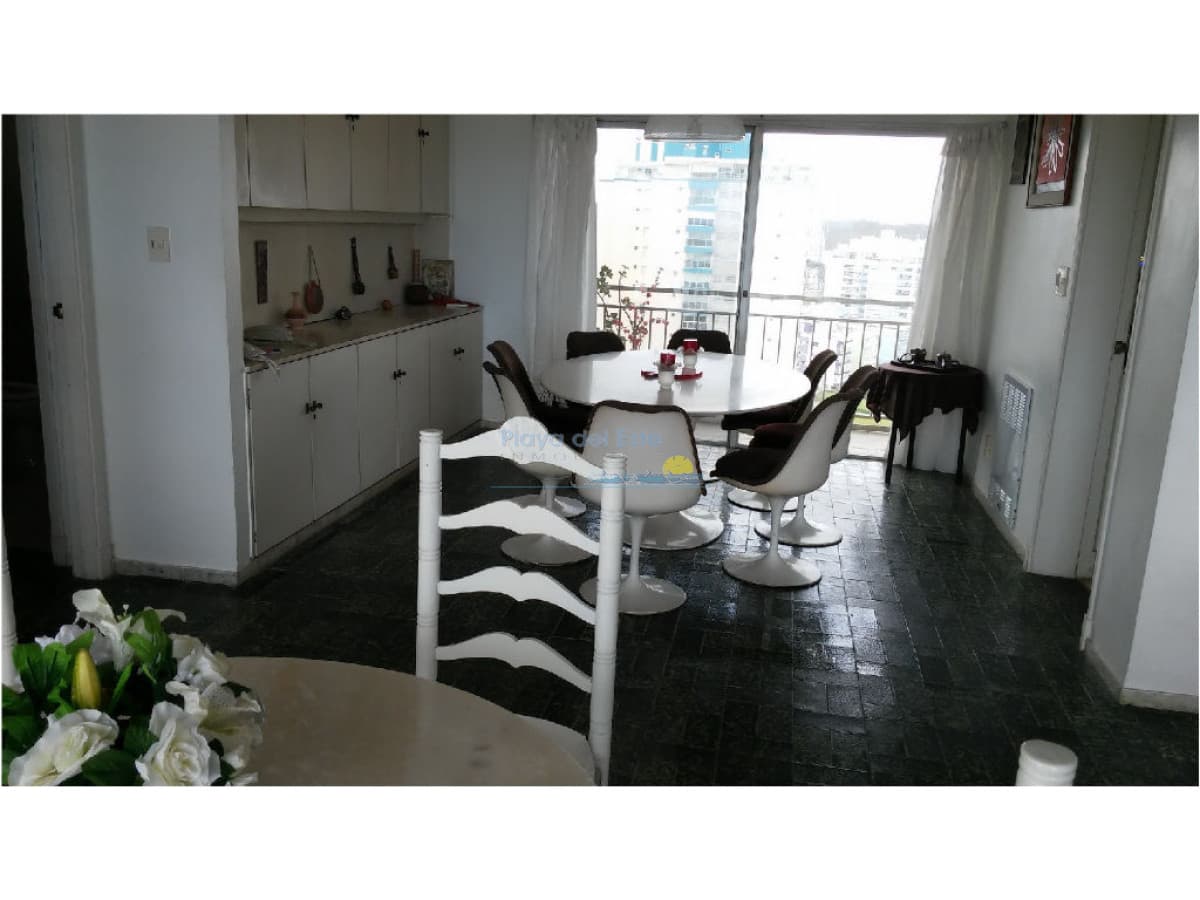 Apartamento de 2 dormitorios en Playa Brava , Punta del este  - Inmobiliaria Playa del Este