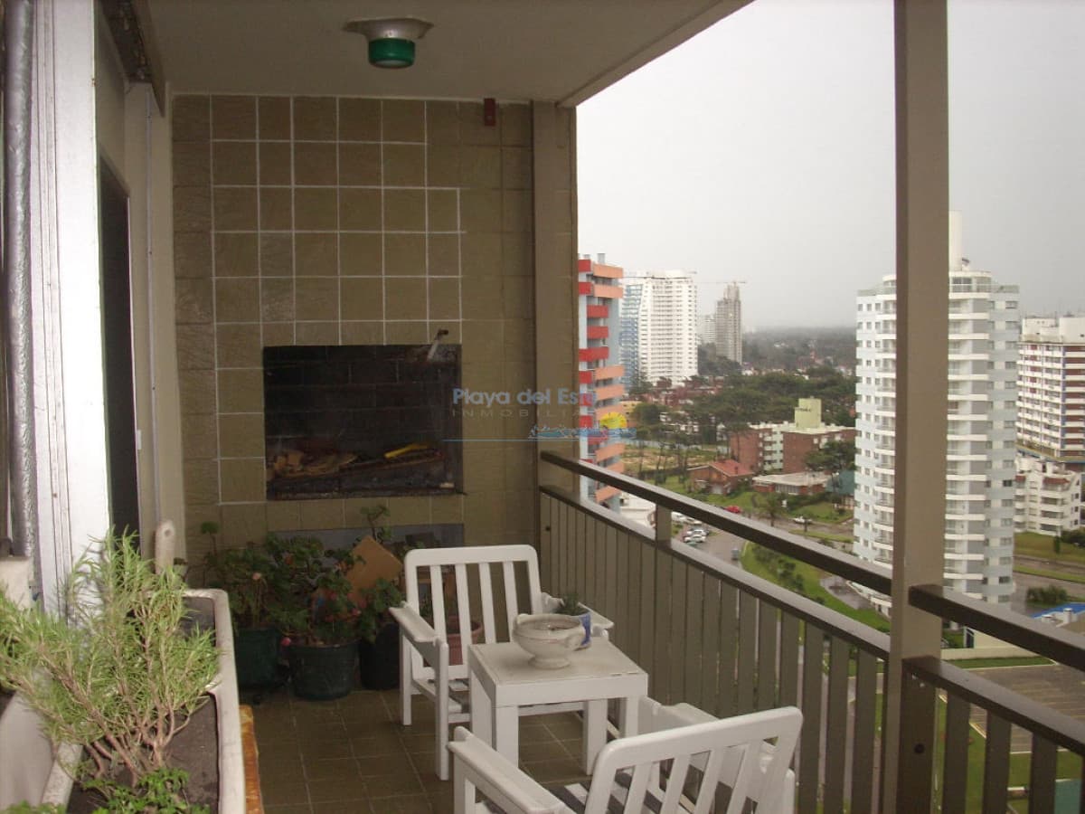 Apartamento de 2 dormitorios en Playa Brava , Punta del este  - Inmobiliaria Playa del Este