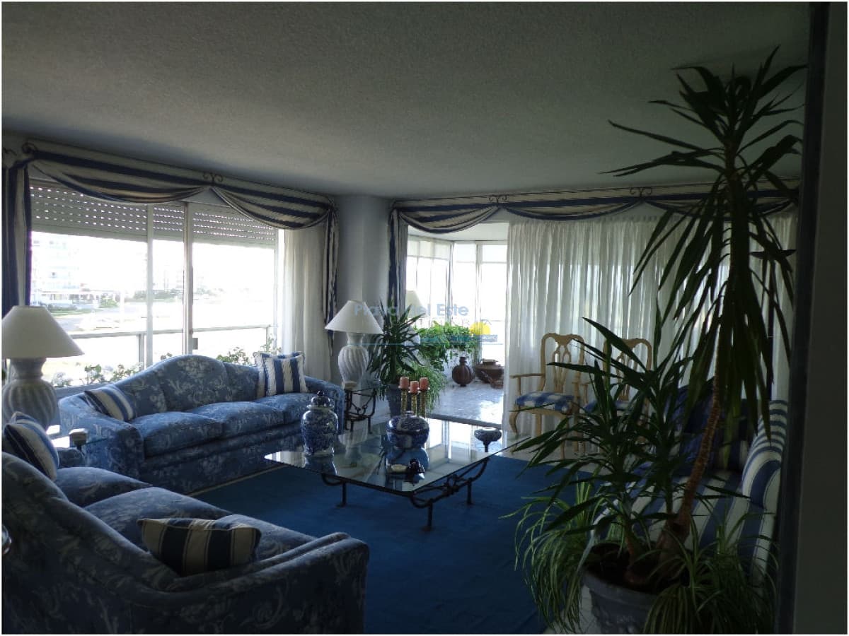 Apartamento de 3 dormitorios Frente al mar , Punta del este . Playa Brava  - Inmobiliaria Playa del Este