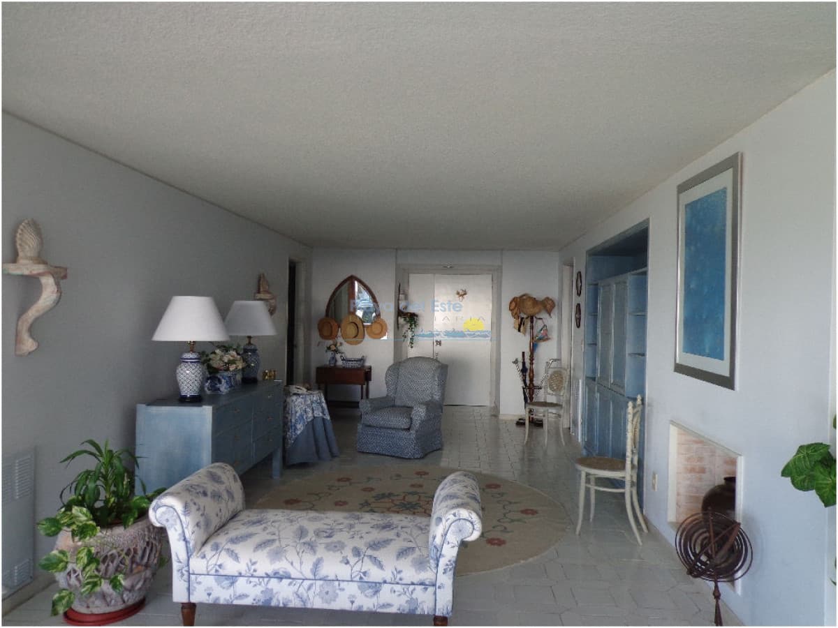 Apartamento de 3 dormitorios Frente al mar , Punta del este . Playa Brava  - Inmobiliaria Playa del Este