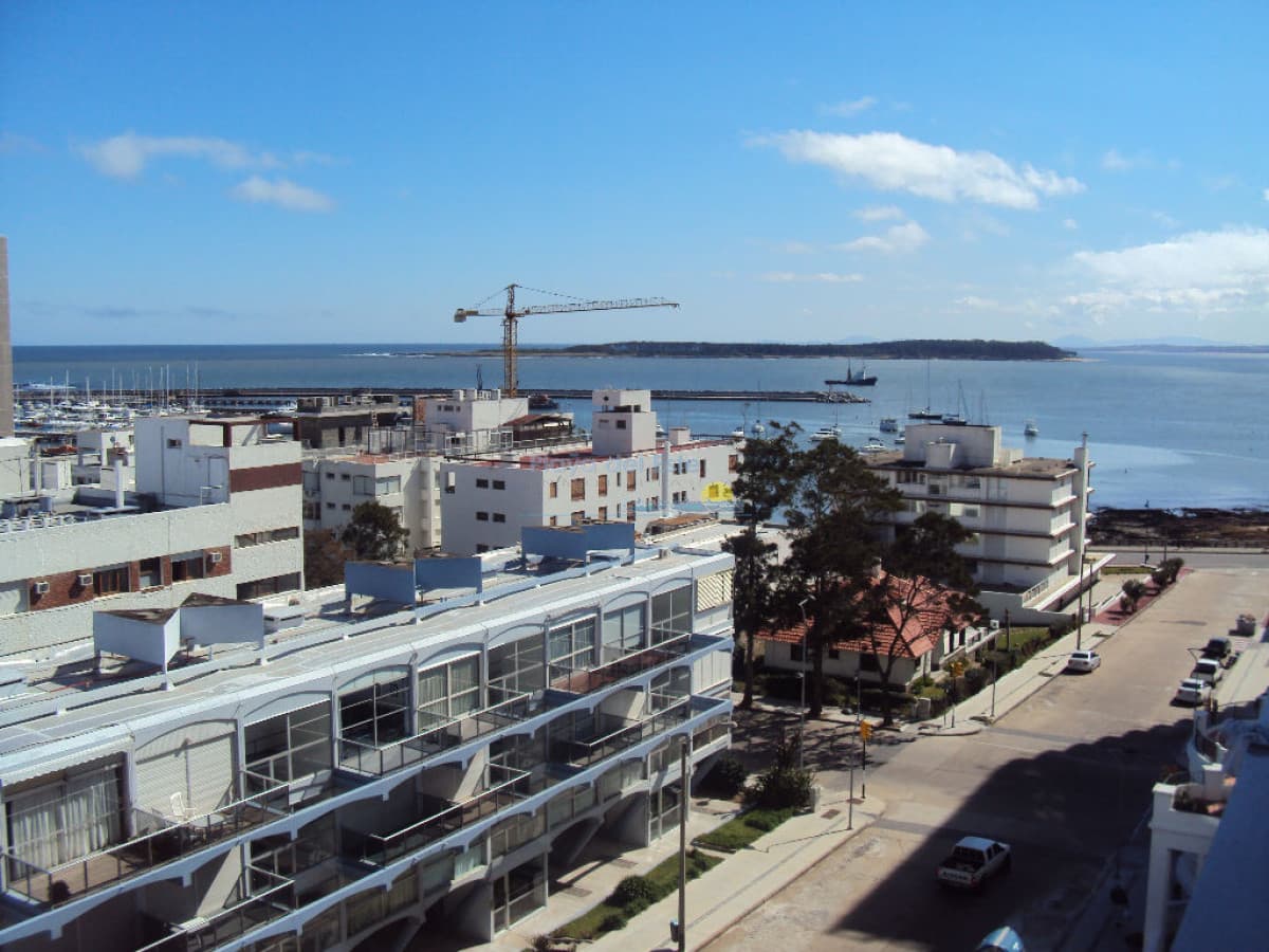 Apartamento en alquiler temporal de 2 dormitorios en Punta del este , Gorlero , Península  - Inmobiliaria Playa del Este