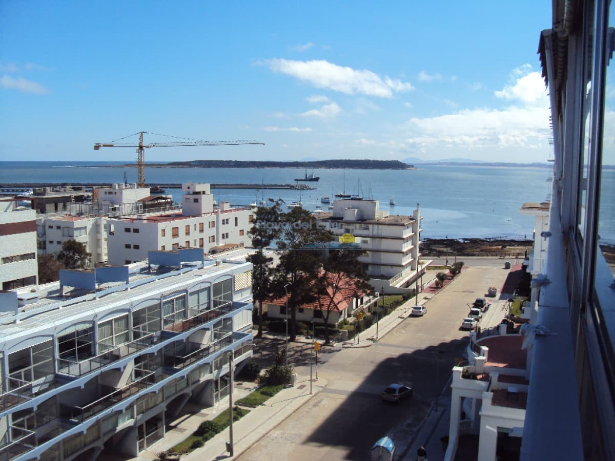 Apartamento en alquiler temporal de 2 dormitorios en Punta del este , Gorlero , Península  - Inmobiliaria Playa del Este