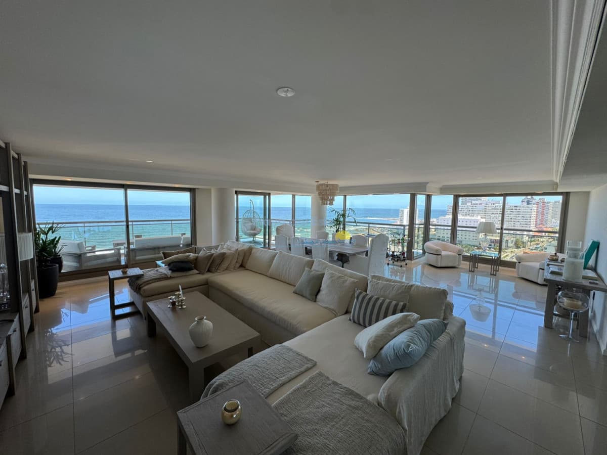 Apartamento en venta de 4 dormitorios  en Torre Imperiale , Punta del este , Playa brava a pasos del Shopping  - Inmobiliaria Playa del Este
