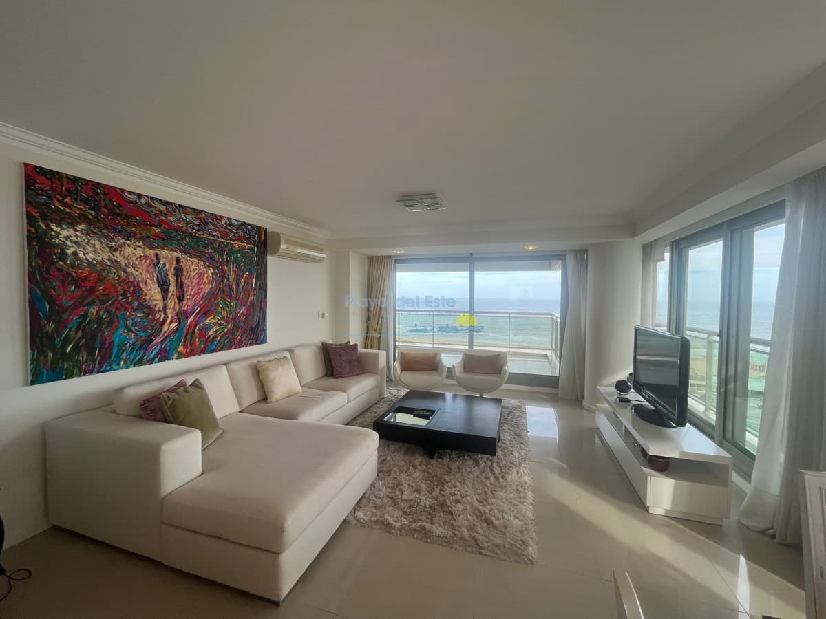 Apartamento en alquiler temporal de 3 dormitorios en Torre Imperiale , Punta del este , Playa brava  - Inmobiliaria Playa del Este