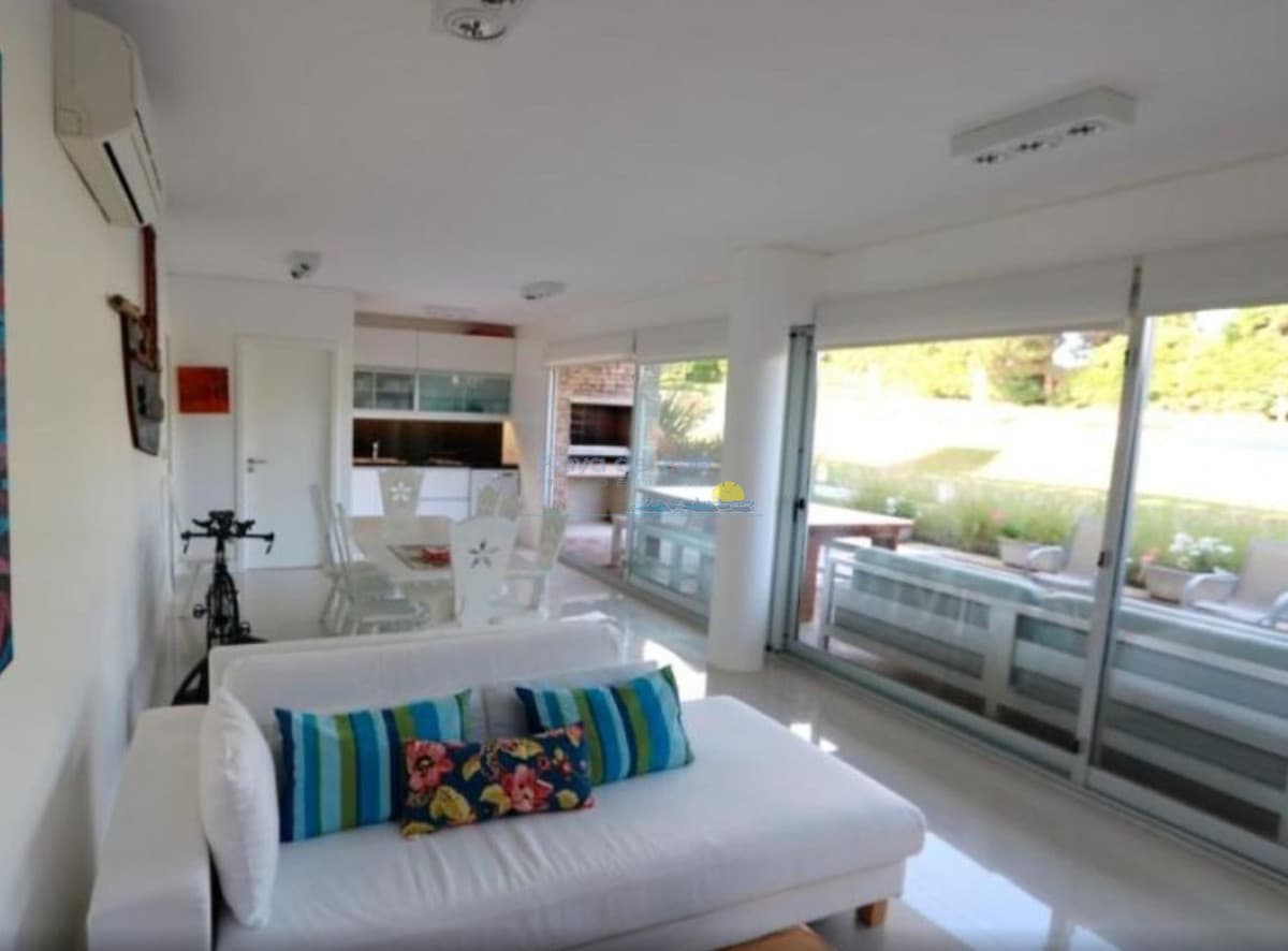 Apartamento de 3 dormitorios y servicio en Playa brava , Duplex , Parrillero  - Inmobiliaria Playa del Este