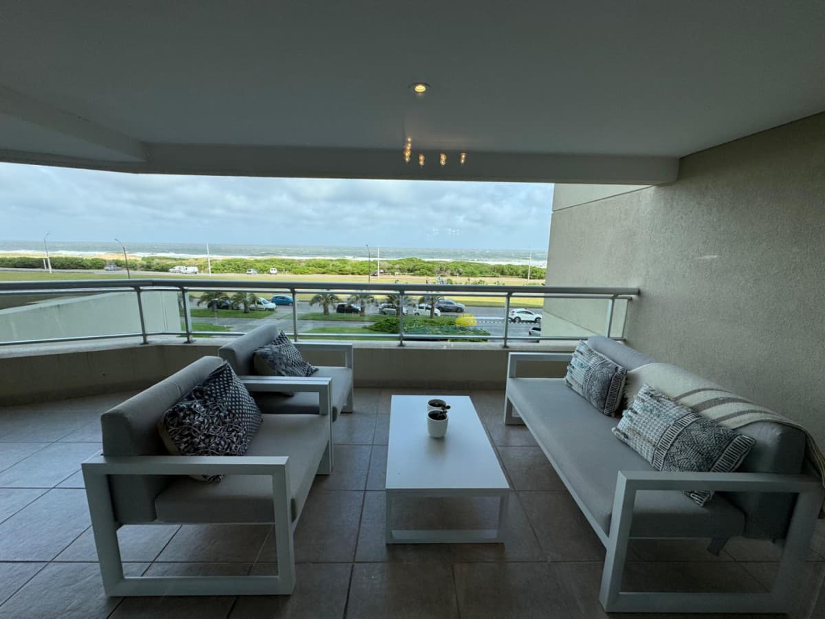 Apartamento en alquiler temporal de 4 dormitorios en Torre Lobos , Punta del este  - Inmobiliaria Playa del Este