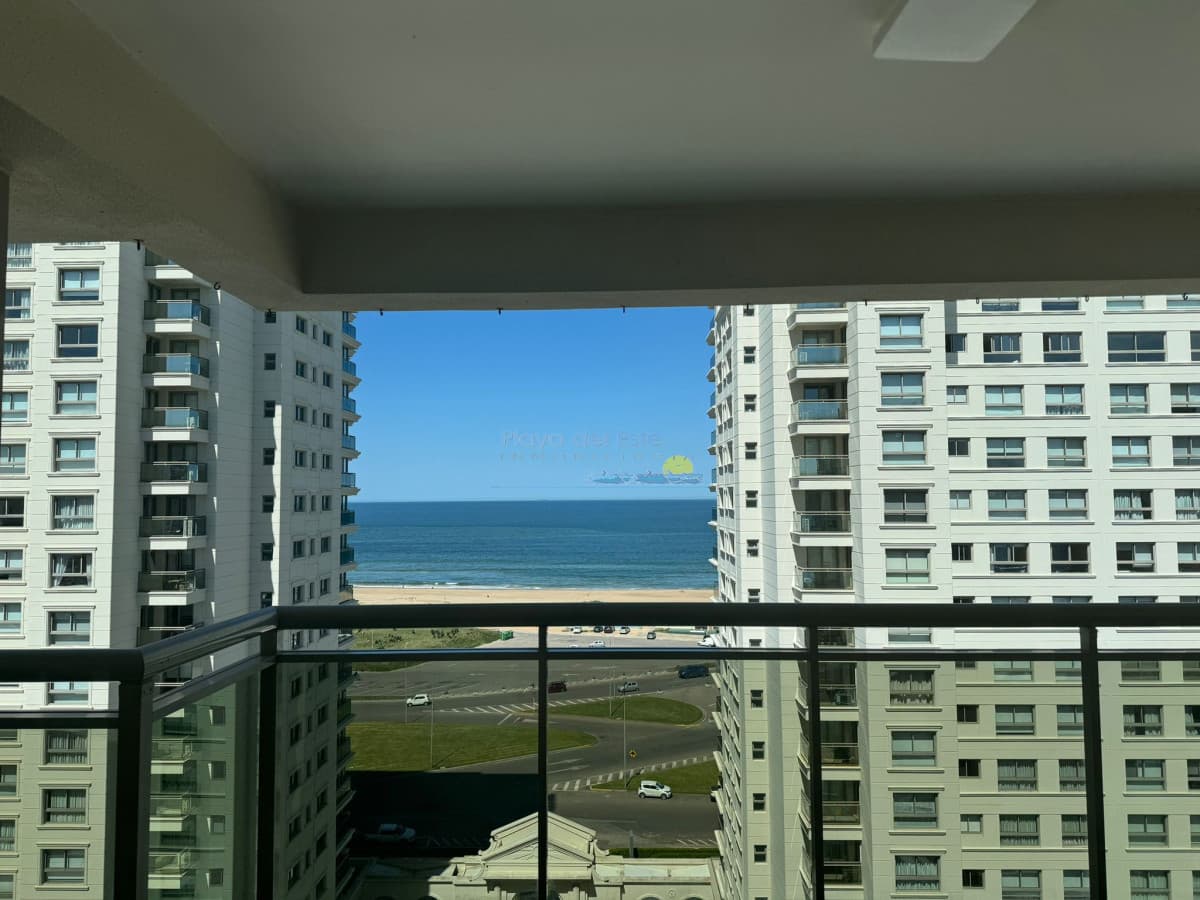 Apartamento en Alquiler de 3 dormitorios en Torre Imeriale , Punta del este , Playa brava  - Inmobiliaria Playa del Este