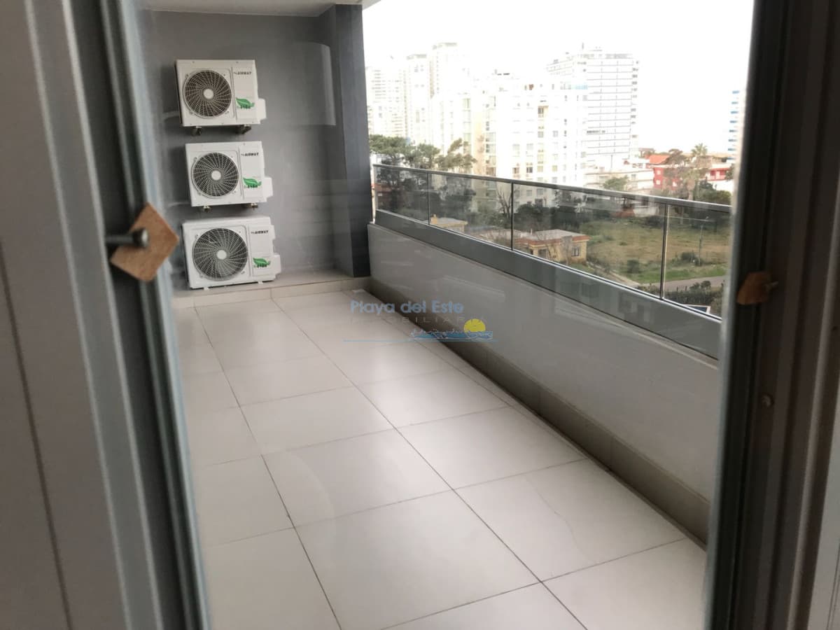BRAVA A METROS DEL MAR  - Inmobiliaria Playa del Este