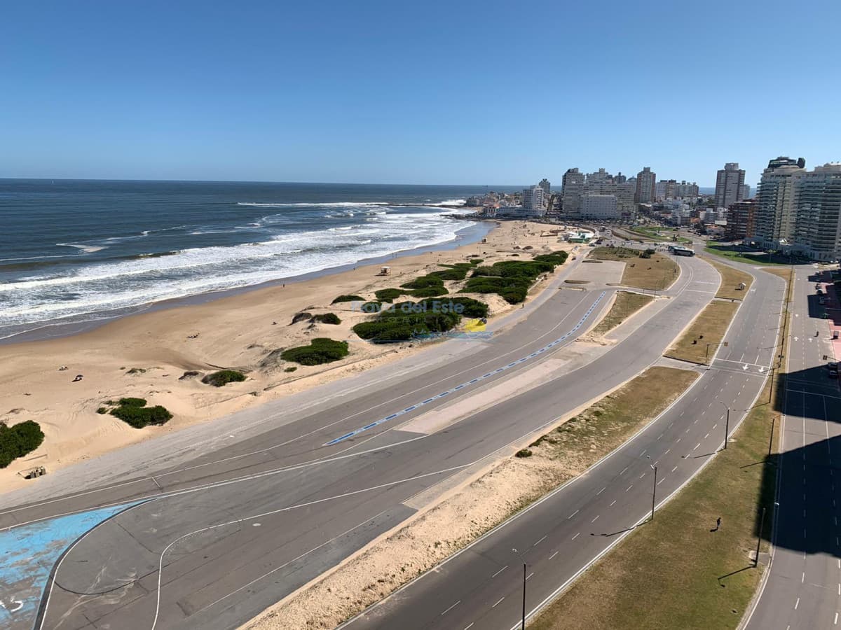 Apartamento en Alquiler ´de 3 dormitorios en Torre Cristal , Punta del este , Playa brava , Vista al mar  - Inmobiliaria Playa del Este