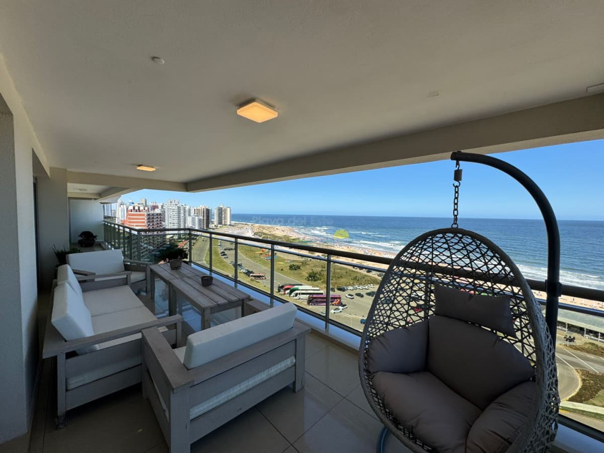 Apartamento en venta de 4 dormitorios  en Torre Imperiale , Punta del este , Playa brava a pasos del Shopping  - Inmobiliaria Playa del Este