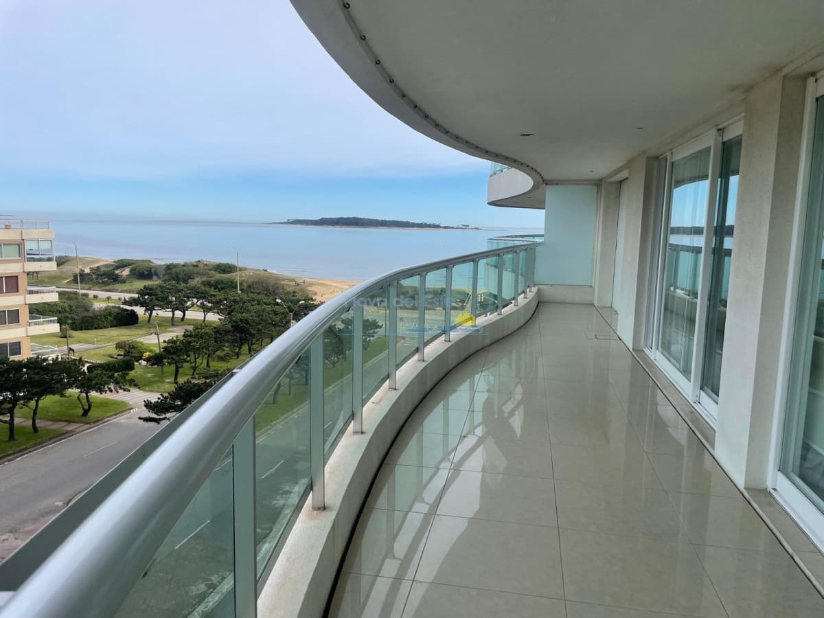 Apartamento en Venta de 3 dormitorios en Punta del este , Playa Mansa , Torre Aquarela  - Inmobiliaria Playa del Este