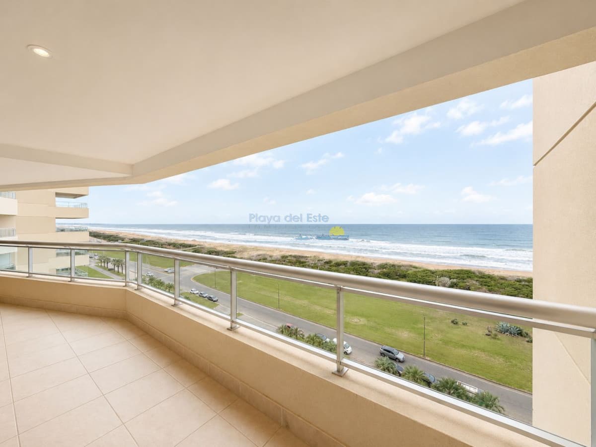 Apartamento en venta de 3 dormitorios `y servicio en Punta del este , Playa brava , Torre lobos  - Inmobiliaria Playa del Este