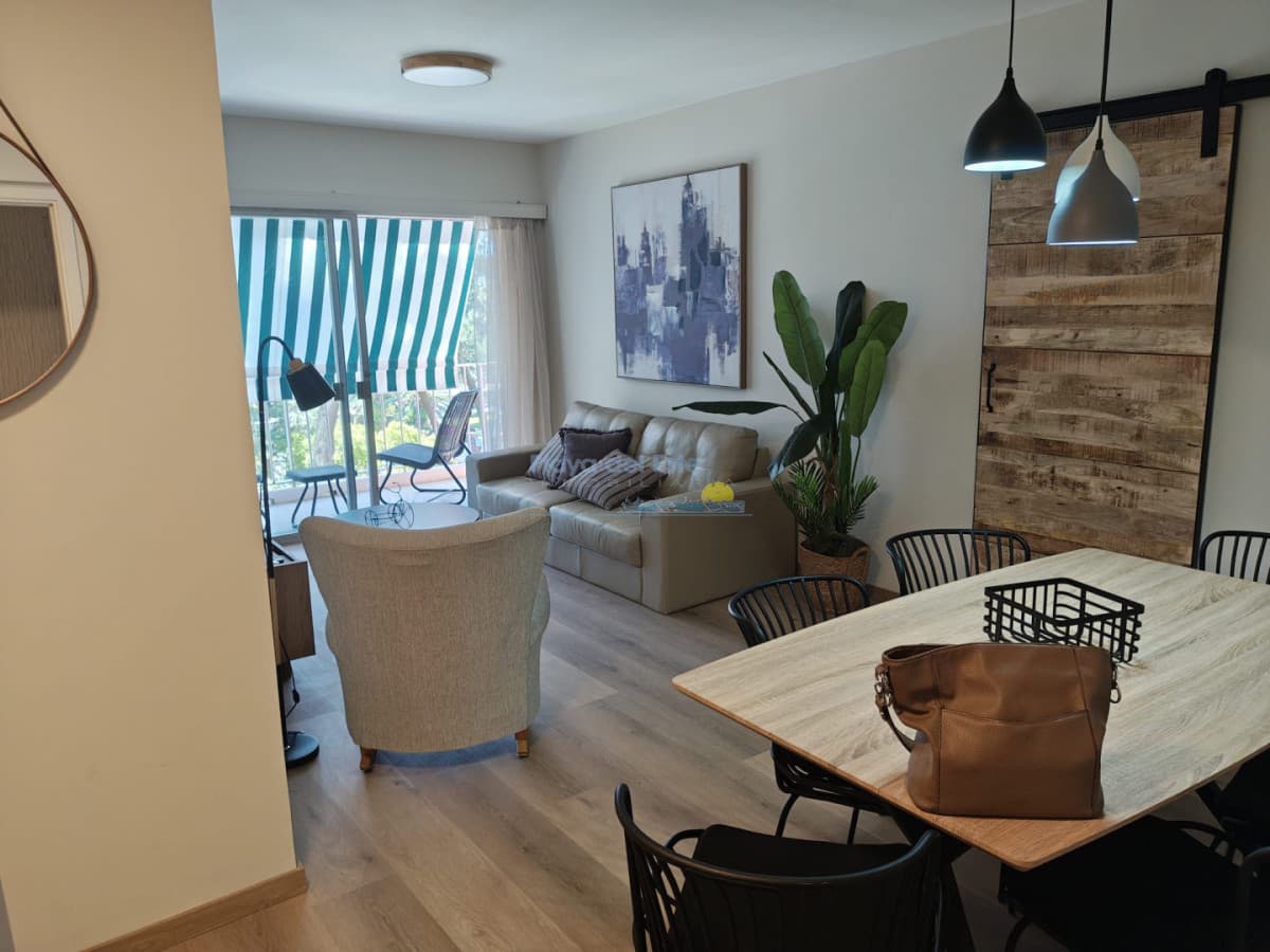 Apartamento de 2 dormitorios en Alquiler temporal , Punta del este , Playa Mansa  - Inmobiliaria Playa del Este