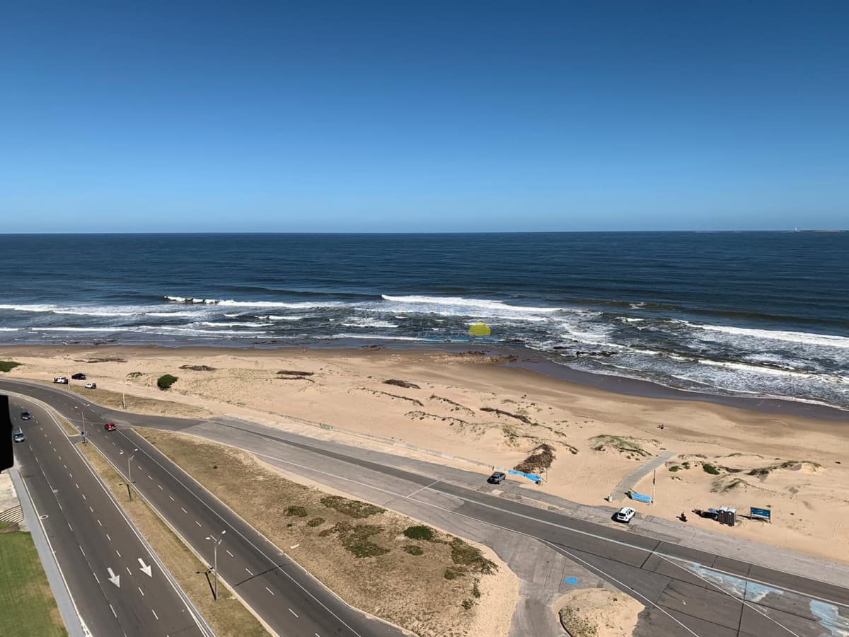 Apartamento en Alquiler ´de 3 dormitorios en Torre Cristal , Punta del este , Playa brava , Vista al mar  - Inmobiliaria Playa del Este