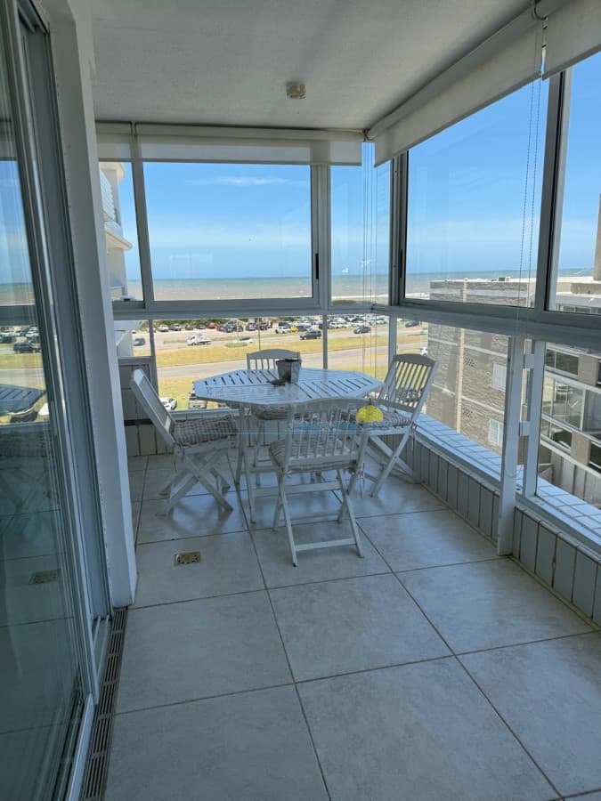 Apartamento en venta de 3 dormitorios y servicio en Torre Nueva York , Punta del este , Playa brava  - Inmobiliaria Playa del Este