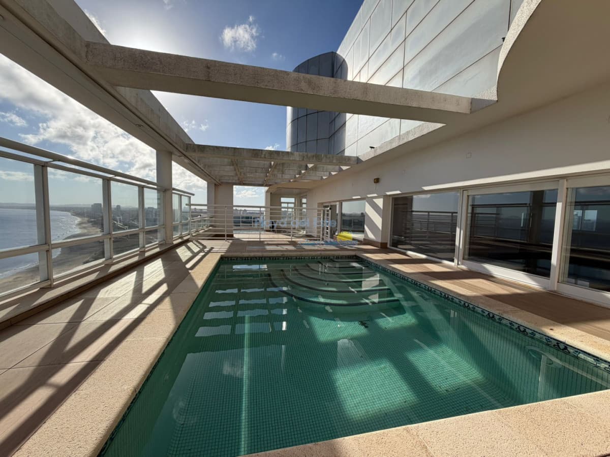 Penthouse en Venta en Torre Millenium , Pernera linea de Playa Mansa , Punta del este  - Inmobiliaria Playa del Este