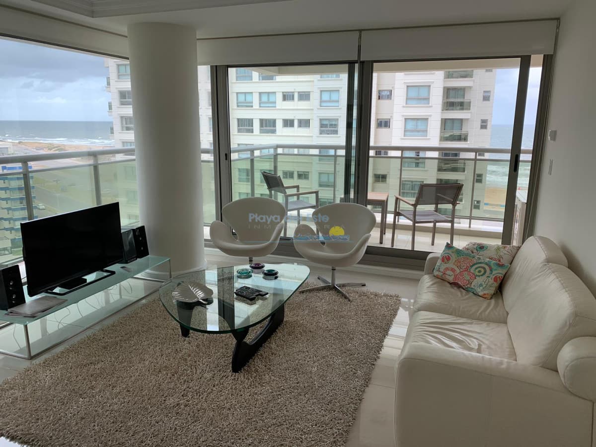 Apartamento en alquiler temporal de 2 dormitorios en Torre Imperiale , Punta del este , Playa brava  - Inmobiliaria Playa del Este