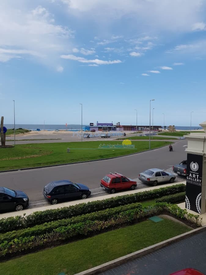 Apartamento de 4 dormitorios en Punta del este , Torre imperiale . Playa brava  - Inmobiliaria Playa del Este