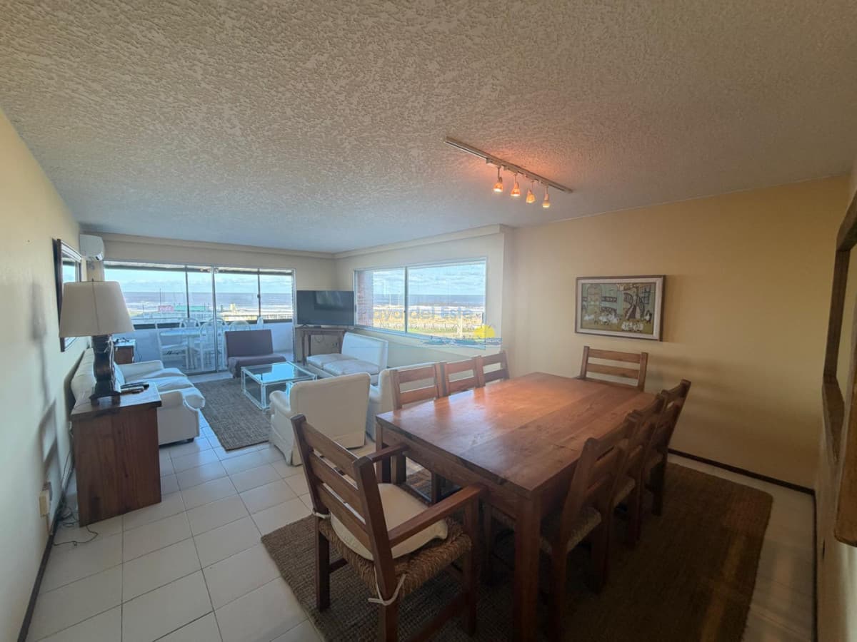 Apartamento de 3 dormitorios en Playa Mansa , Punta del este  - Inmobiliaria Playa del Este