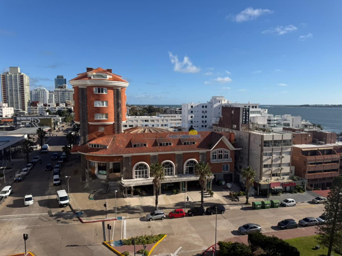 Apartamento de 3 dormitorios en alquiler anual e invernal , Punta del este , Playa Mansa  - Inmobiliaria Playa del Este