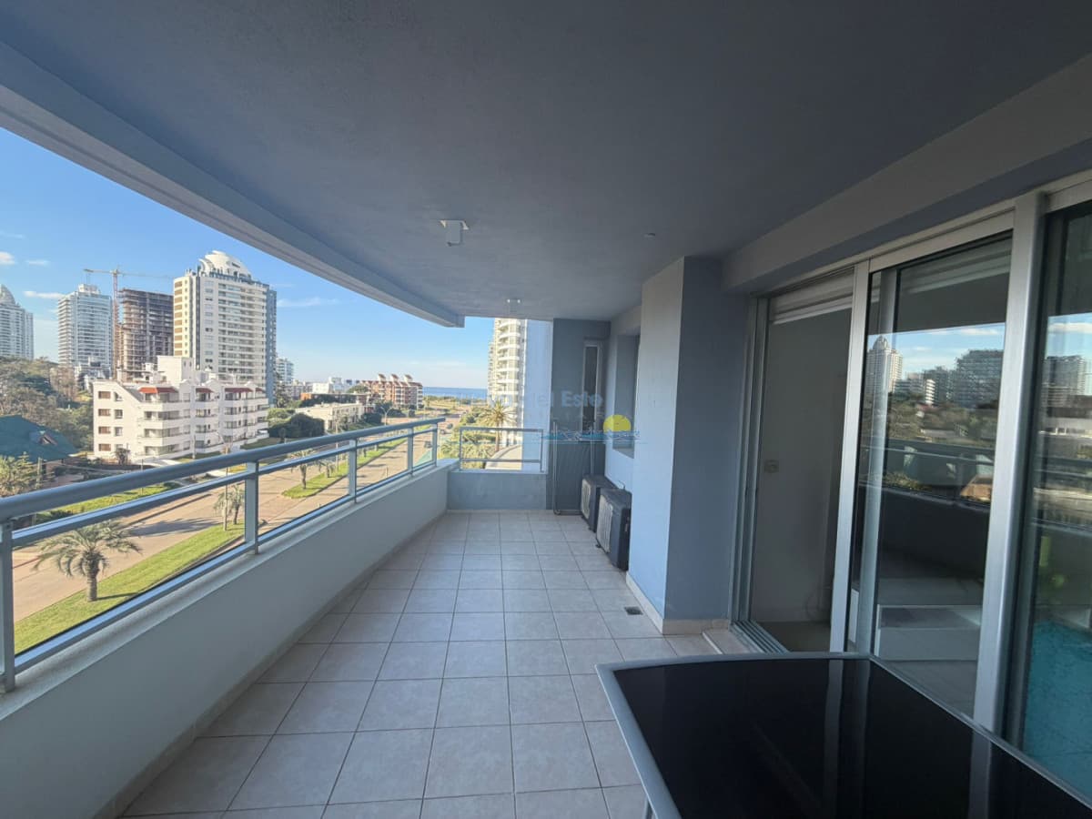 Apartamento en alquiler temporal de 2 dormitorios y medio  en Punta del este . Playa brava . Playa mansa  - Inmobiliaria Playa del Este