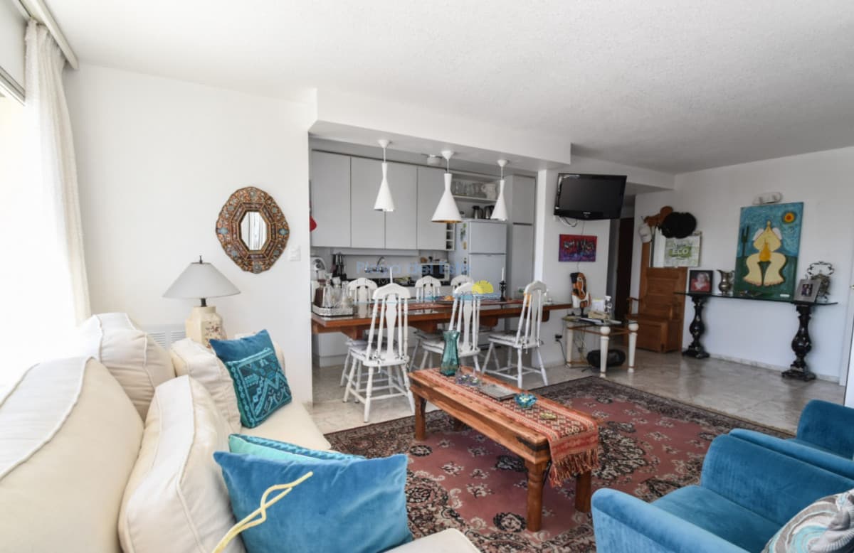 Apartamento en venta de 2 dormitorios . Reciclado con garage , Punta del este , Gorlero  - Inmobiliaria Playa del Este