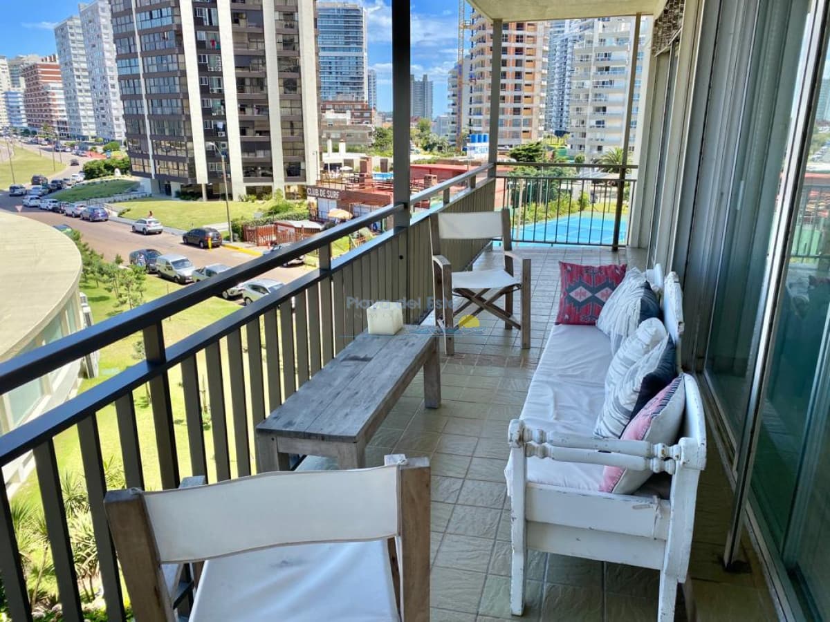 Apartamento en alquiler temporal de 3 dormitorios en Punta del este , Playa brava  - Inmobiliaria Playa del Este